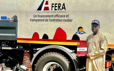 Commune de Mbour : M. CHEIKH ISSA SALL a reçu le mercredi 13 novembre 2023 une BALAYEUSE MÉCANIQUE EN CHASSIS offerte par le ministre des Infrastructures, des Transports Terrestres et du Désenclavement, Monsieur Mansour FAYE en présence du Directeur général du Fonds d’entretien routier autonome (FERA), M. Papa Ibrahima Faye