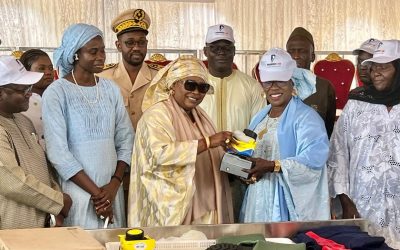 Remise de matériel, au Groupement des femmes transformatrices des produits halieutiques de Mballing par le PROMOVILLES