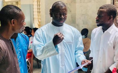 Le Maire le Commune de Mbour, M. Cheikh Issa SALL, parle aux lauréats du baccalauréat